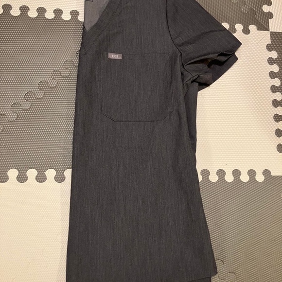 FIGS Women's Scrub Top - Picture 2 of 5